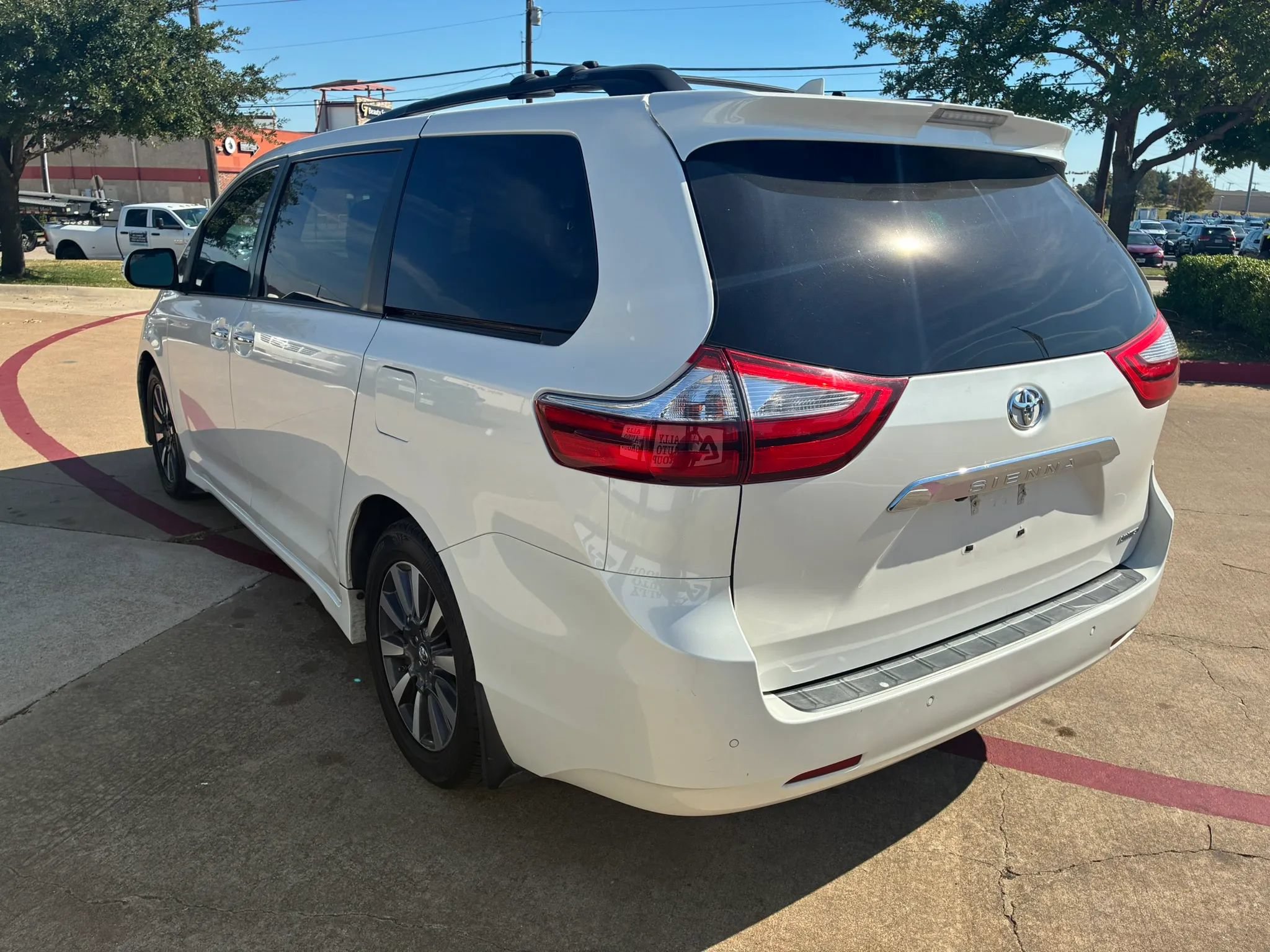 Used 2019 Toyota Sienna Limited Premium FWD image 5
