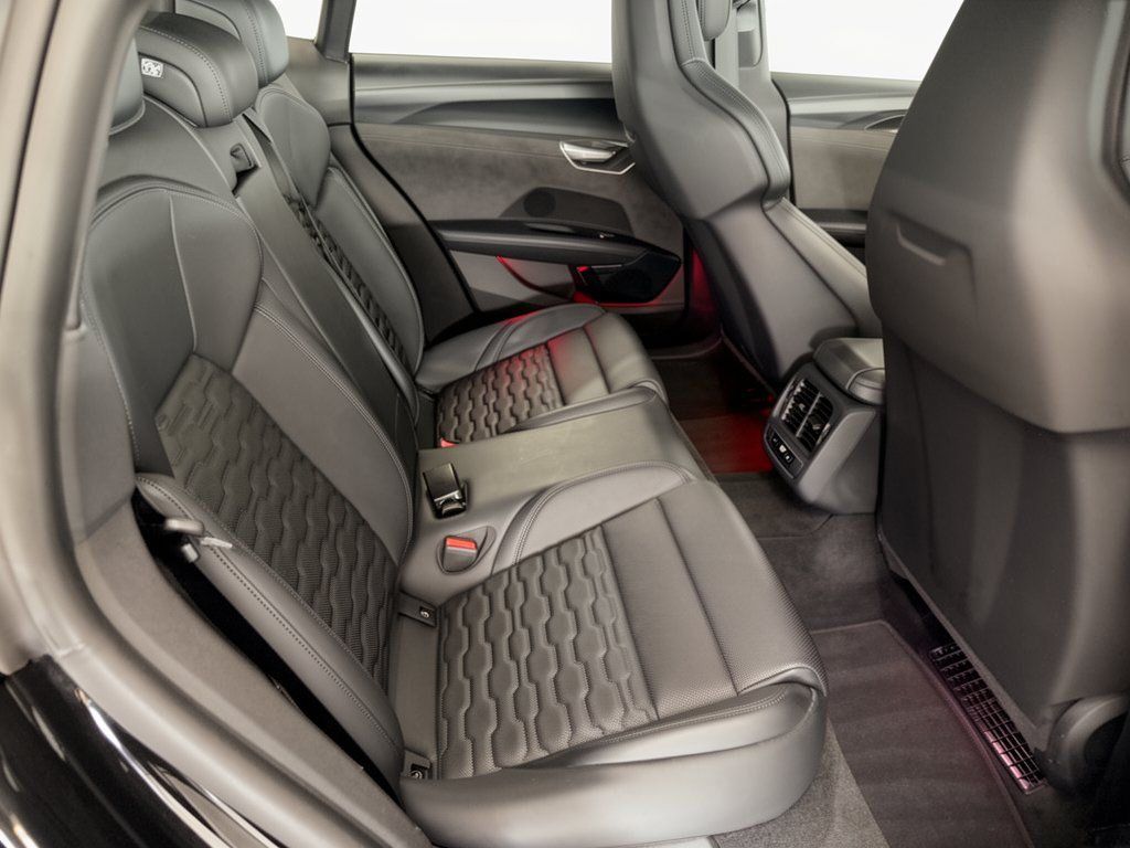 Certified 2024 Audi e-tron GT Premium Plus AWD/4WD image 29