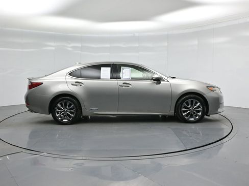Used 2015 Lexus ES 300h w/ Navigation System Package image 26