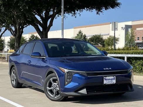 Used 2025 Kia K4 FWD image 2