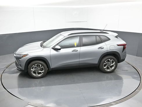 Used 2025 Chevrolet Trax LT w/ LT Convenience Package image 45