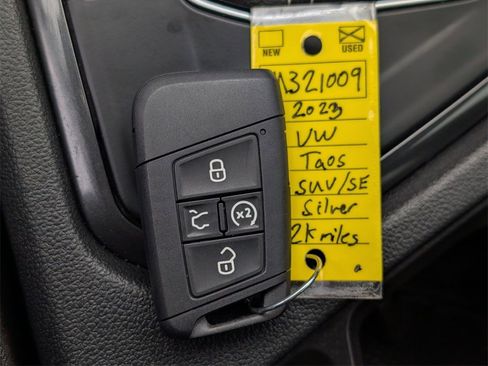 Used 2023 Volkswagen Taos SE w/ Panoramic Sunroof Package image 40