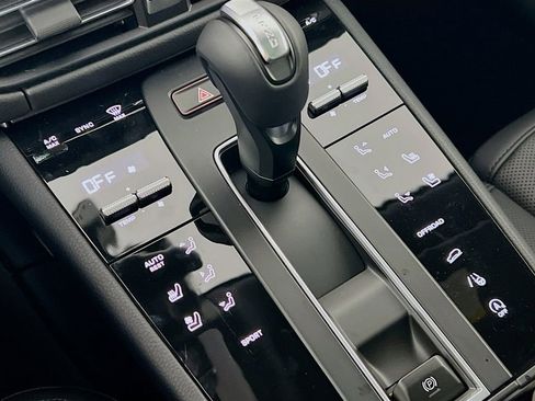 New 2026 Porsche Macan image 18