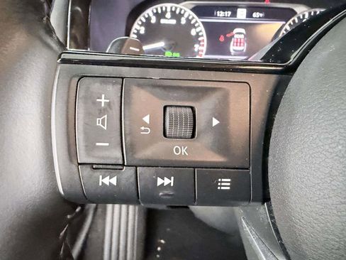 Used 2025 Nissan Pathfinder SL AWD/4WD image 23