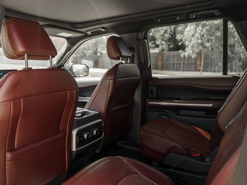 Used 2024 Ford Expedition Limited image 25