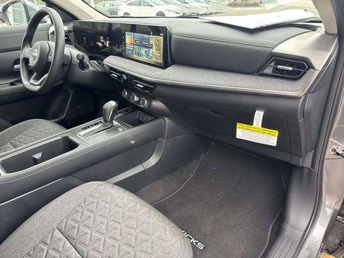 Used 2025 Nissan Kicks SV w/ Charging Package image 17