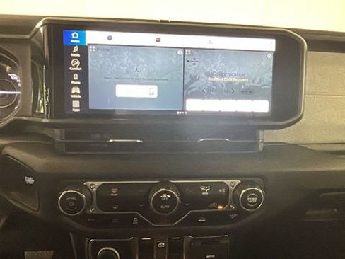 Used 2024 Jeep Wrangler Unlimited AWD/4WD image 23
