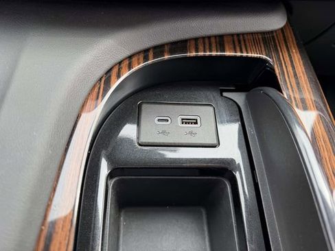 Used 2024 Cadillac Escalade ESV Premium Luxury image 22