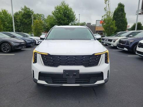 Certified 2024 Kia Sorento S AWD/4WD image 2