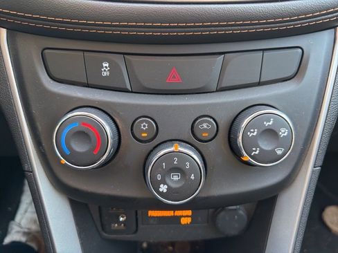 Used 2020 Chevrolet Trax LT w/ Redline Edition image 13