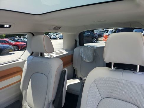 New 2025 Volkswagen ID. Buzz Pro S Plus image 14