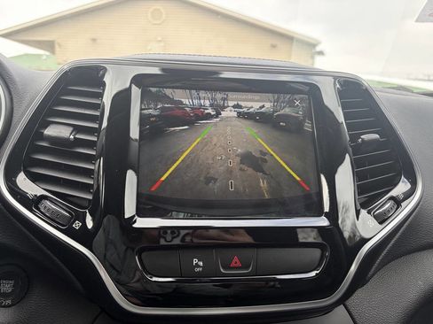 Used 2019 Jeep Cherokee Limited image 23