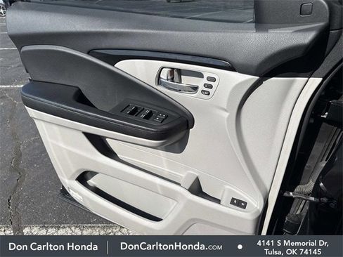 Used 2016 Honda Pilot Elite image 12