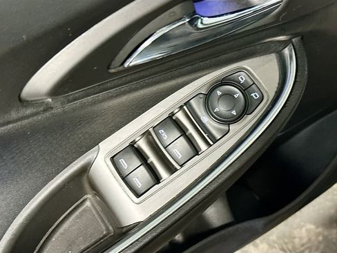 Used 2016 Chevrolet Malibu LT image 18