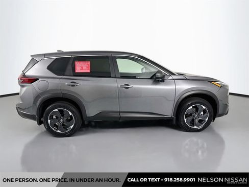 Certified 2026 Nissan Rogue SV FWD image 4