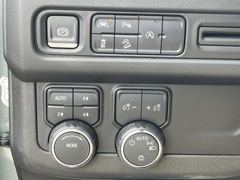 Used 2023 Chevrolet Suburban Premier AWD/4WD image 33