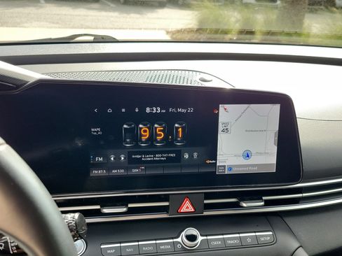 Used 2022 Hyundai Elantra Limited FWD image 21