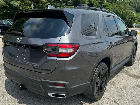 Used 2025 Honda Pilot Black Edition image 7