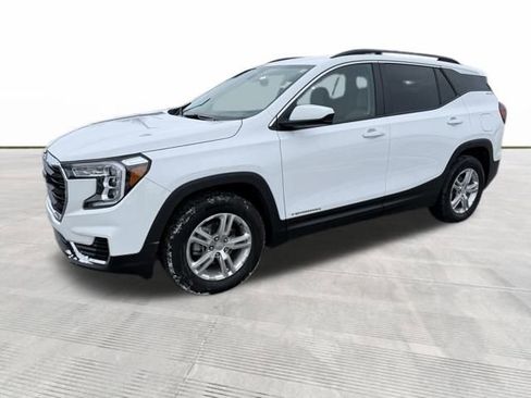 Used 2023 GMC Terrain SLE w/ Driver Convenience Package image 3