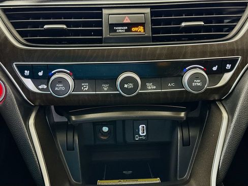 Used 2019 Honda Accord Touring image 16