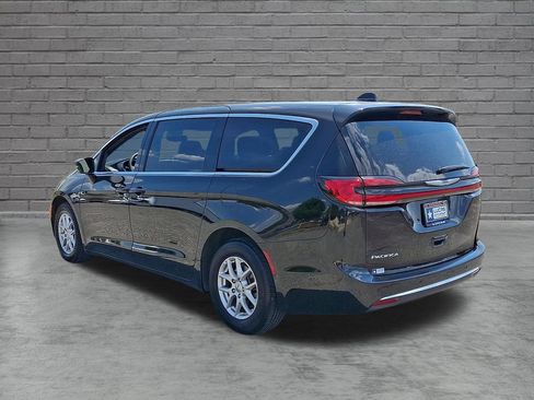 Used 2025 Chrysler Pacifica Select FWD image 8
