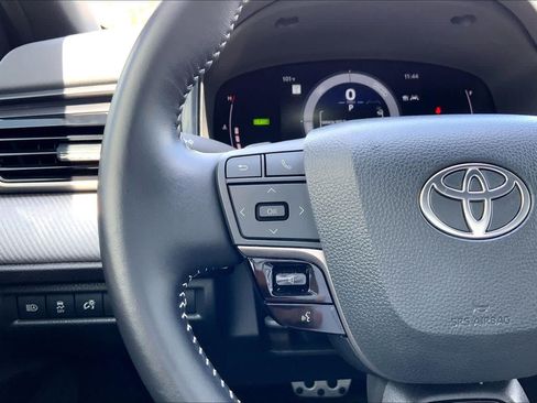 Used 2025 Toyota Camry SE FWD image 45