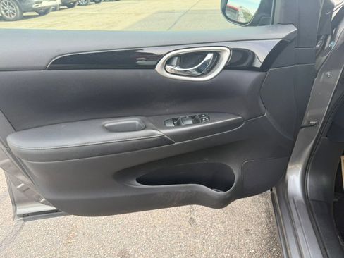 Used 2017 Nissan Sentra SV FWD image 12
