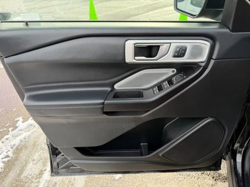 Used 2020 Ford Explorer Platinum w/ Premium Technology Package image 19