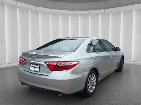 Used 2016 Toyota Camry XLE FWD image 5