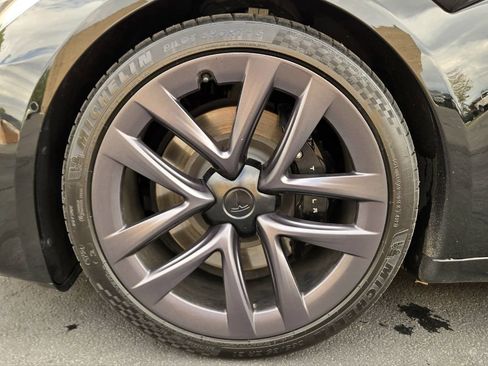 Used 2021 Tesla Model S Plaid image 13