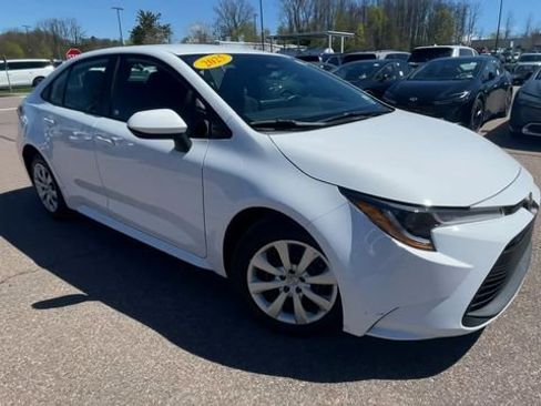 Used 2025 Toyota Corolla LE FWD image 8