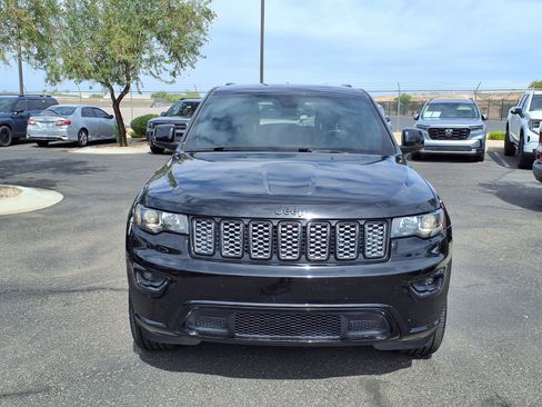 Used 2020 Jeep Grand Cherokee Altitude AWD/4WD image 2
