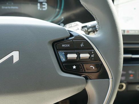 Certified 2024 Kia Niro EX Touring FWD image 14