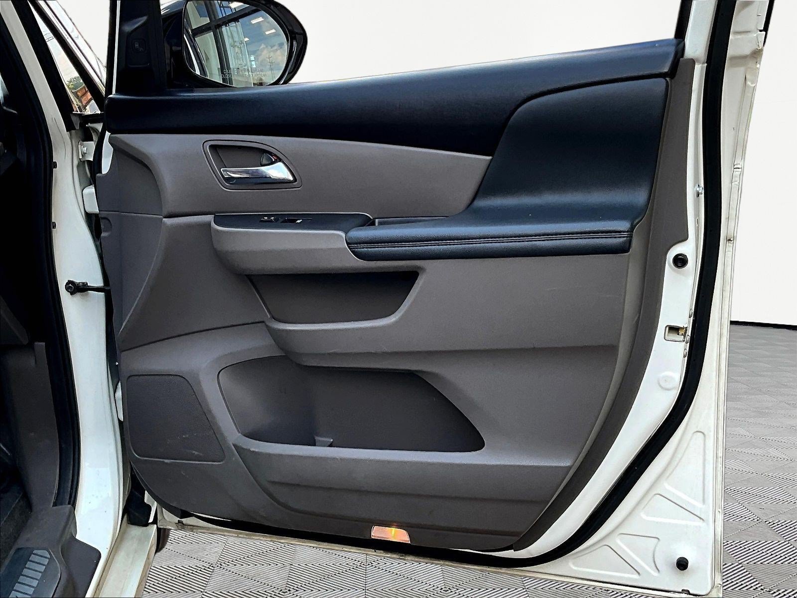 Used 2016 Honda Odyssey Touring Elite image 29