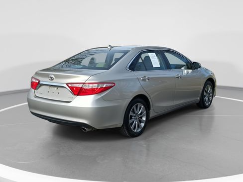 Used 2017 Toyota Camry XLE w/ Moonroof Package image 5
