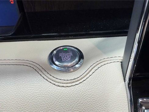 Used 2024 Lincoln Navigator Premiere image 28