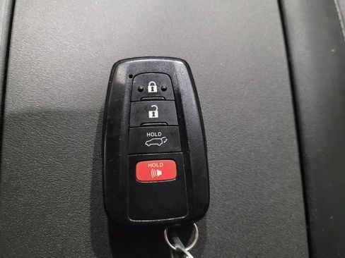 Used 2022 Toyota Highlander LE AWD/4WD image 32