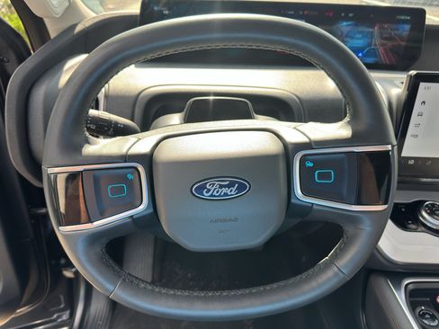 Used 2025 Ford Expedition Active AWD/4WD image 32