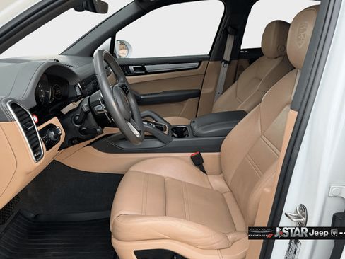 Used 2023 Porsche Cayenne Platinum Edition AWD/4WD image 10