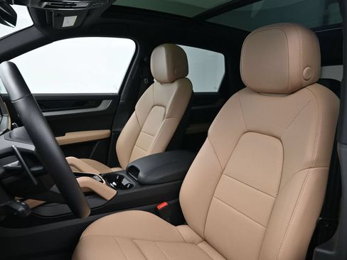 Certified 2026 Porsche Cayenne S AWD/4WD image 5