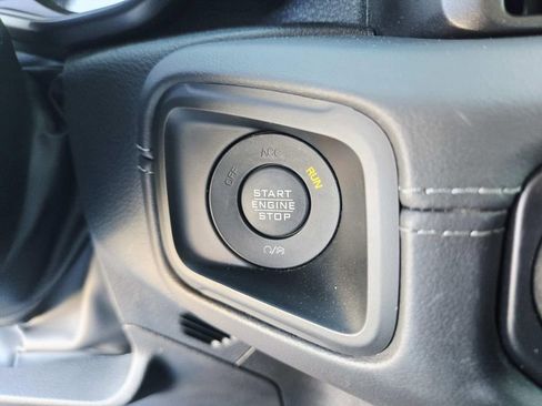 Used 2025 Jeep Wrangler Unlimited Sahara image 33