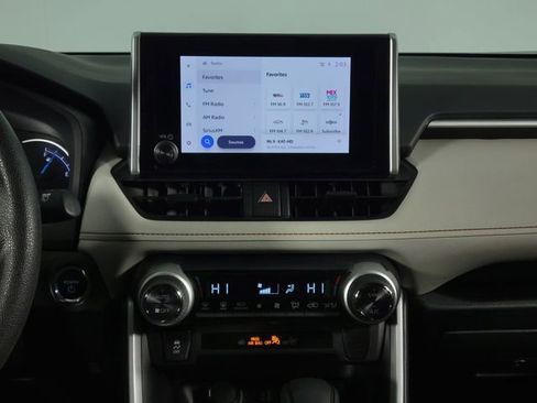 Used 2025 Toyota RAV4 XLE image 24