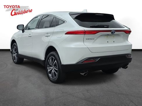 Used 2023 Toyota Venza LE image 7