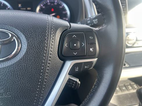 Used 2017 Toyota Highlander XLE image 26