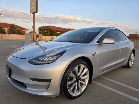 Used 2018 Tesla Model 3 Long Range RWD image 3