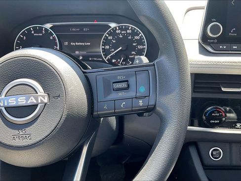 Used 2023 Nissan Rogue SV AWD/4WD image 18