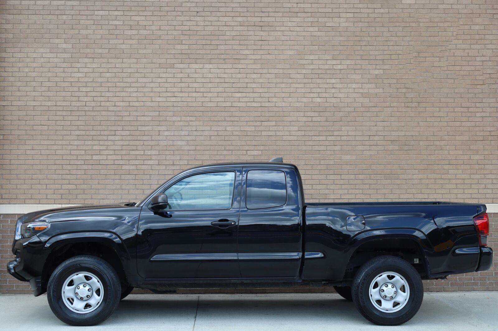Used 2020 Toyota Tacoma SR AWD/4WD image 2