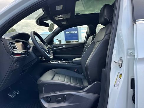 Used 2024 Volkswagen Atlas Cross Sport SEL R-Line AWD/4WD image 4