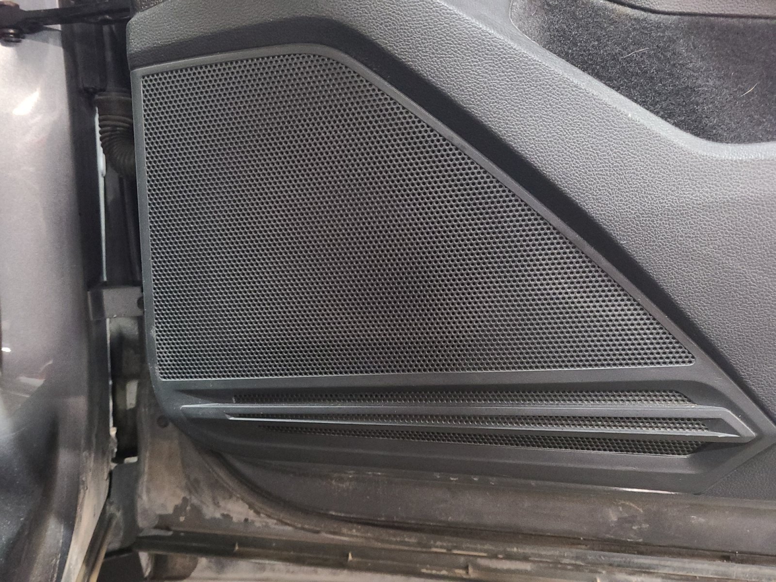 Used 2020 Volkswagen Tiguan SE FWD image 26