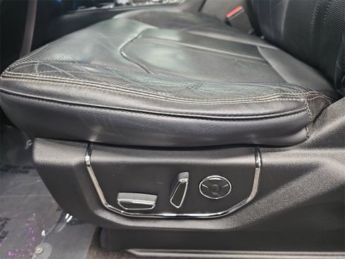 Used 2018 Ford Expedition Platinum image 28